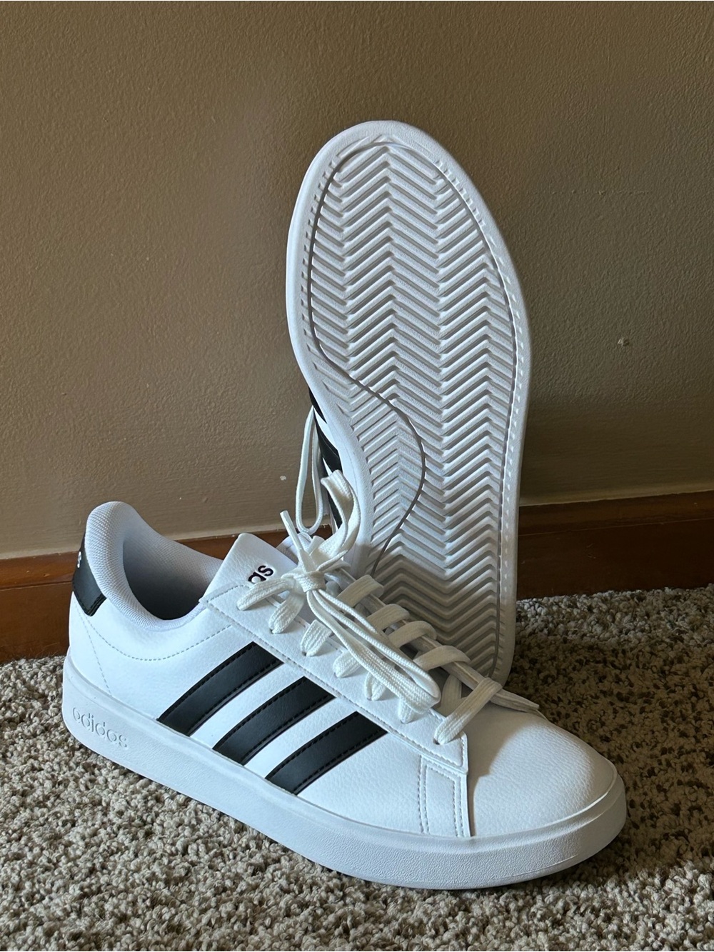 Grand Court 2.0 Shoes white with black stripes women's size 8.5